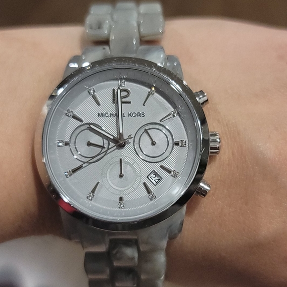 Women's MK watch - Picture 4 of 5